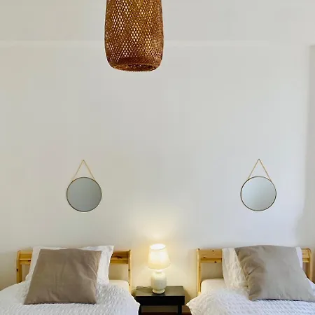 Bright Modern 3 Bedroom In Downtown *