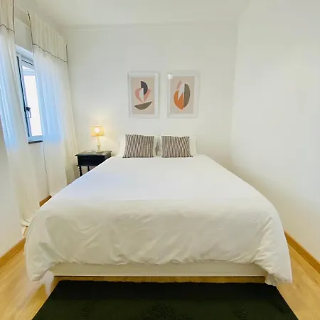 Bright Modern 3 Bedroom In Downtown Apartament