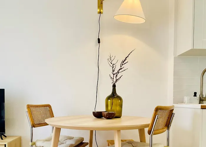 Bright Modern 3 Bedroom In Downtown * 波尔蒂芒