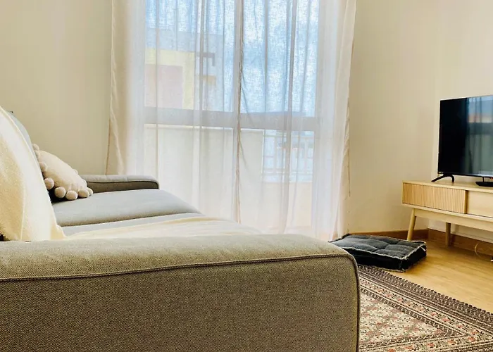 Bright Modern 3 Bedroom In Downtown 波尔蒂芒