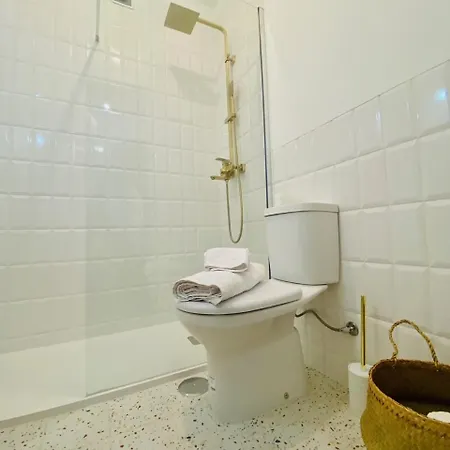 Bright Modern 3 Bedroom In Downtown Апартаменти