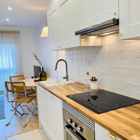 Bright Modern 3 Bedroom In Downtown דירה