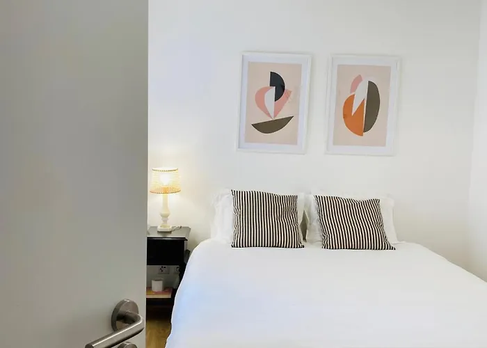 Bright Modern 3 Bedroom In Downtown *