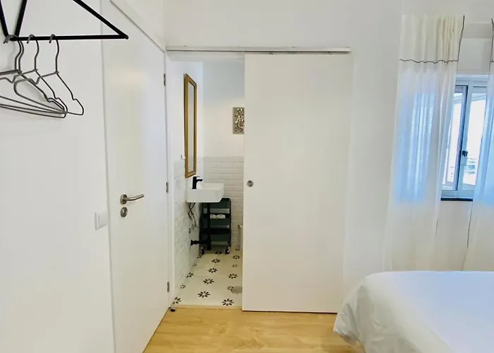 Bright Modern 3 Bedroom In Downtown * Portimão